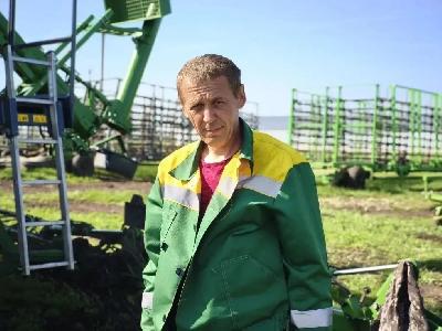 Саратовские механизаторы готовят почву для будущих урожаев